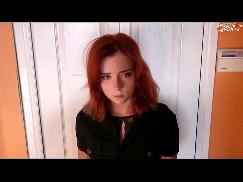 ❤️ Ghearr Garda Slándála Pionós ar Bhean Réidh as Siopadóireacht - Cum I mBéil ❌ Super sex linn ﹏